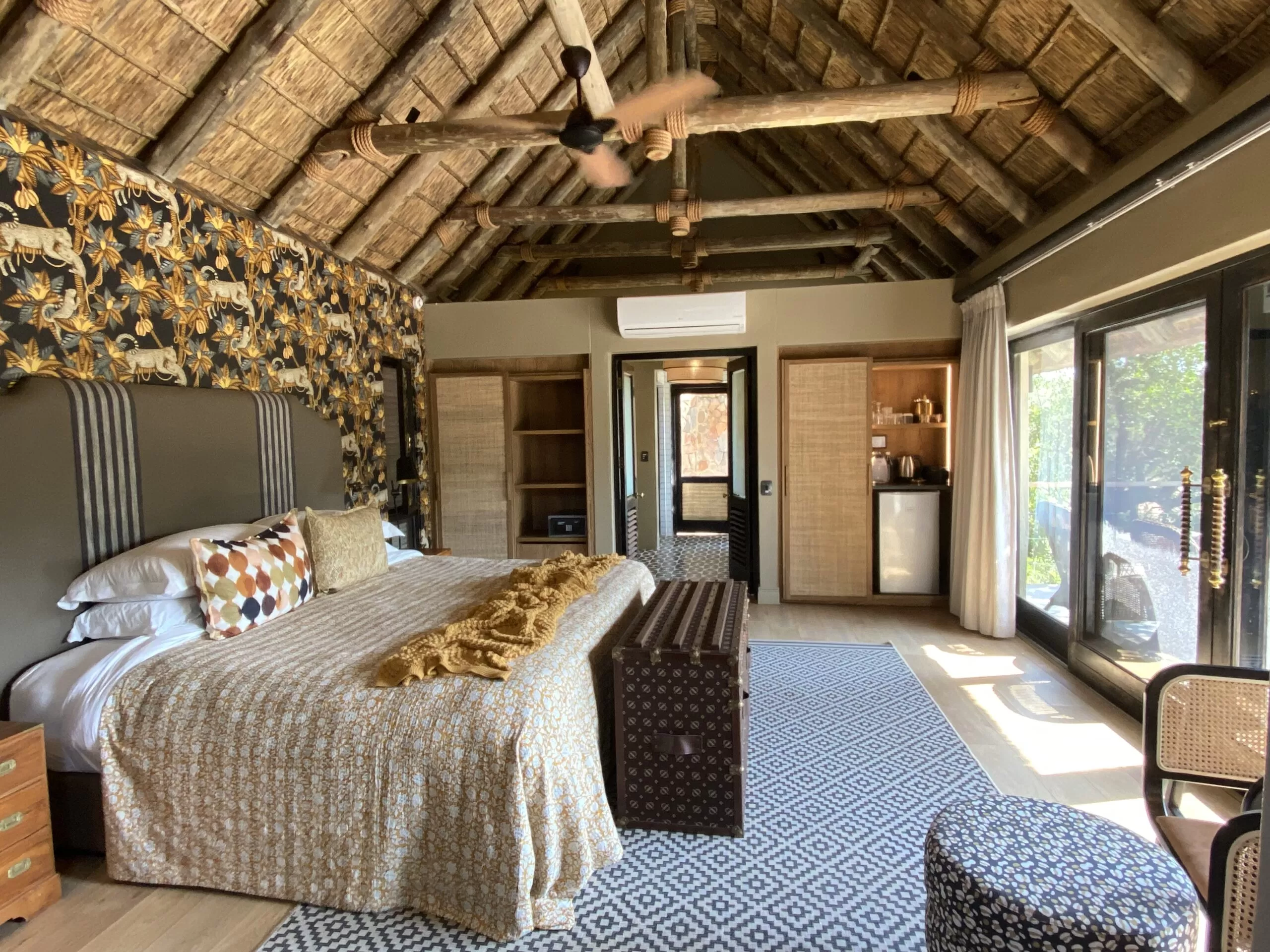 Very spacious rooms at Thorny Bush Game Reserve with magnificent views of the dry Monwana River bed